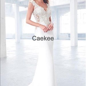 Never worn Beautiful wedding dress